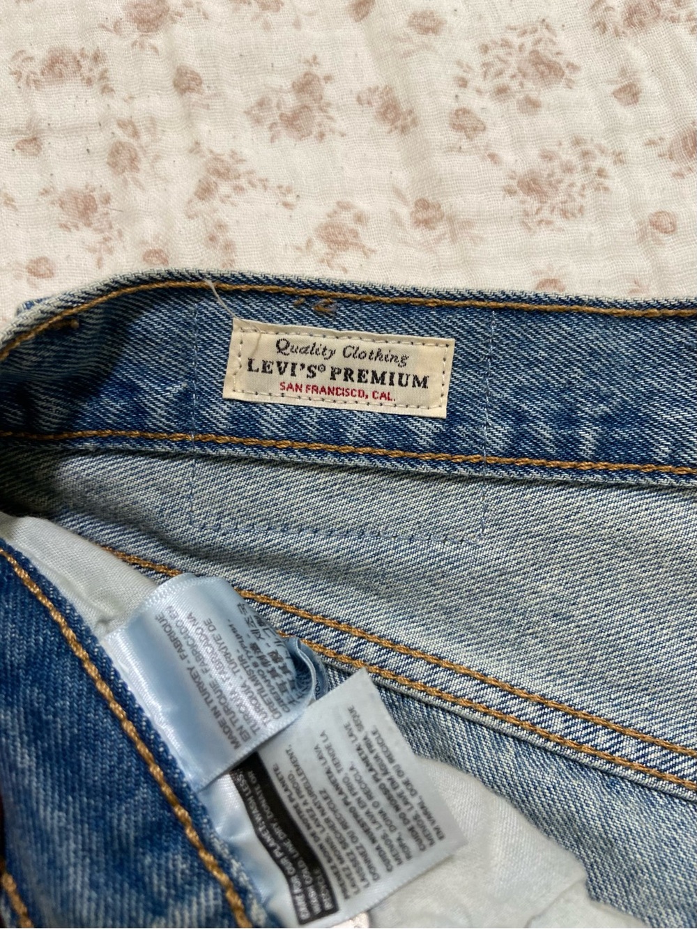 Levi's Vintage High-Rise Cutoff Jean Shorts - Light Blue - Picture 4 of 7
